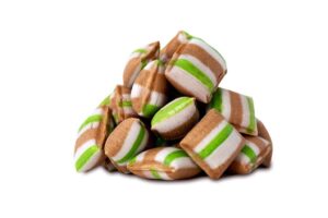 Karmelki nadziewane o smaku orzechowym